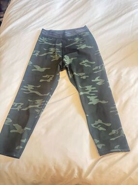 Good American Green Camo Leggings